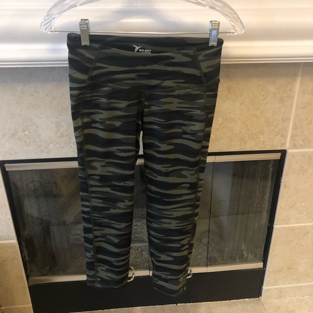 Old navy camo dry fit work out pants leggings